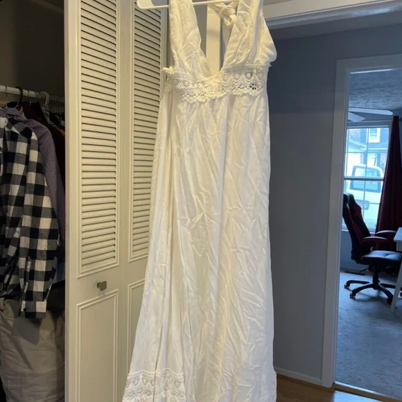 5 Assorted XS and S white dresses from Hello Molly